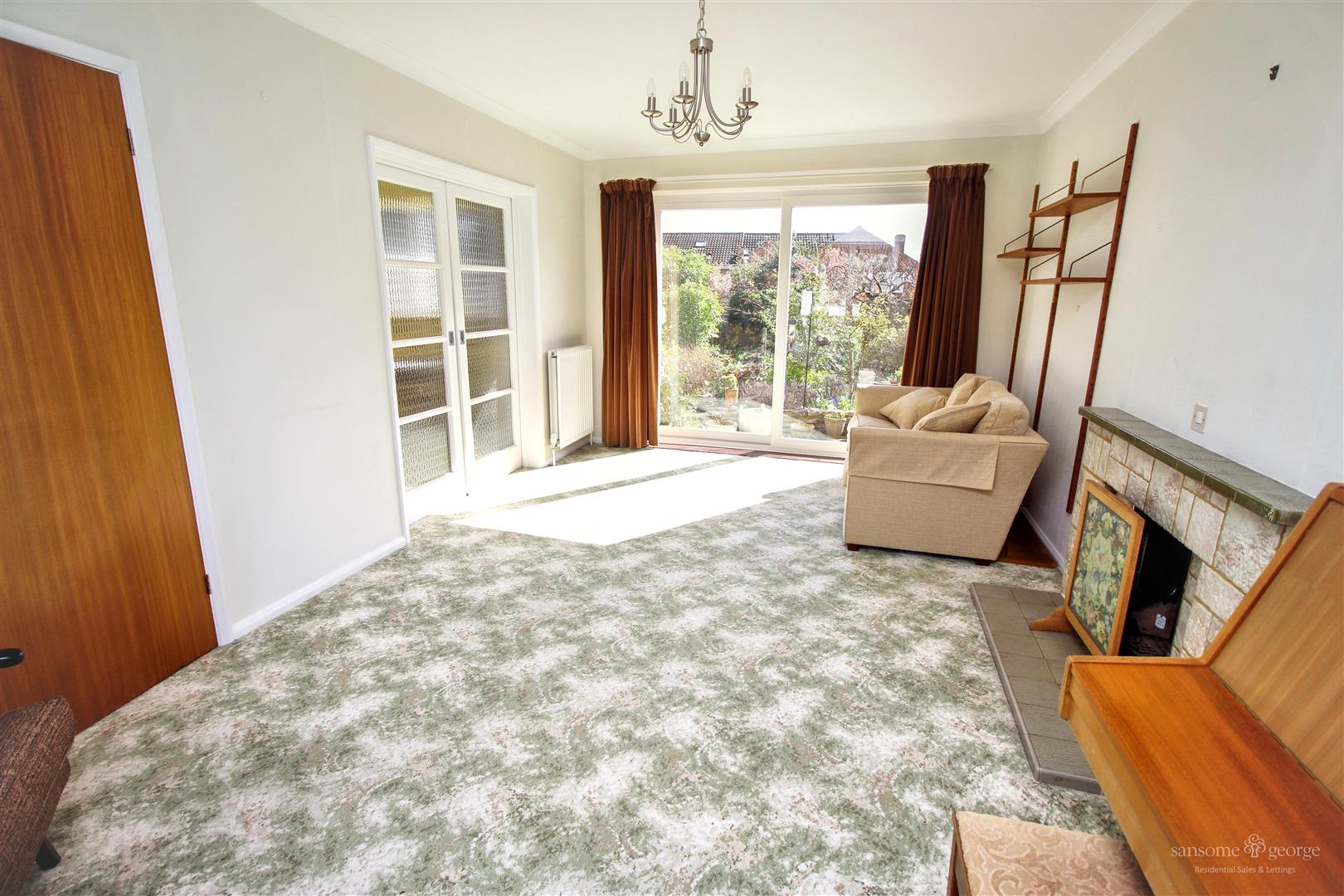5 bed property in Hillview Close, Reading